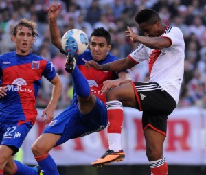 River dejó a un lado su mala racha con la goleada 3-0 sobre Tigre.