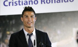 Con la renovación hasta 2018, CR7 se convirtió en el jugador mejor pago de la historia.