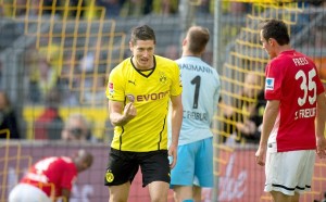 Lewandowski celebra gol con el Dortmund
