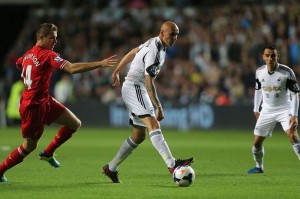 Liverpool empató a domiclio y mantiene la punta.