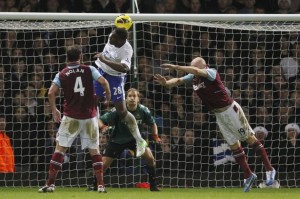Everton noqueó a West Ham en el último asalto.
