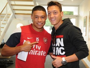 Entrenamiento Ozil con el Arsenal y rueda de prensa