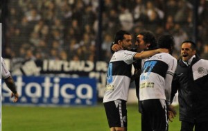 Gimnasia vence 1-0 a Colón en la Plata en partido aplazado por lluvia