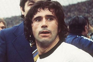 Gerd Muller felicitó a Miroslav Klose por haber alcanzado su marca de 68 goles con la Selección de Alemania.