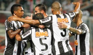 Mineiro golea a Santos sin Ronaldinho
