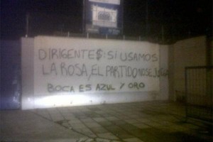 Dirigentes: si usamos la rosa el partido no se juega fue la oración que se encontró pintada en un muro cerca al estadio de Boca Juniors
