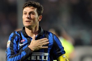 Javier Zanetti ya realiza trabajos con balón luego de la lesión y se espera el regreso para finales de noviembre