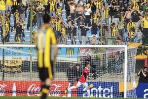 Peñarol volvió a caer y se hunde en la general.