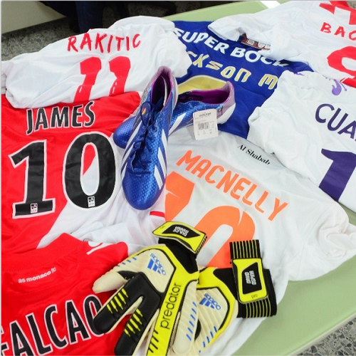 Bacca subastará camisetas de 40 cracks