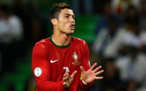 Todos los portugueses están con Cristiano Ronaldo tras las declaraciones de Blatter. ADemás se pone en duda el Balón de Oro