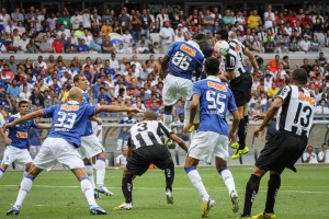 A pesar de la derrota, Cruzeiro sigue en la punta.