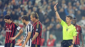 Milan recibió doble sanción. La primera para todo el San Siro y la segunda para Mexes por agresión