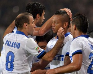 Gran partido entre Torino e Inter con gol de chilena de Guarín, doblete de Palacio, atajada de penal de Carrizo y golazo de tiro libre