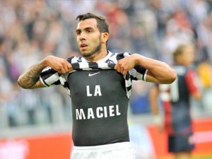 Juventus venció 2-0 a Genoa en Turín.