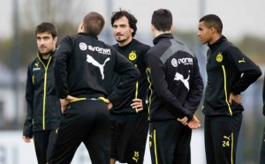 Tres de los cuatro defensas del Dortmund están lesionados y se perderán el partido frente al Bayern Munich del fin de semana