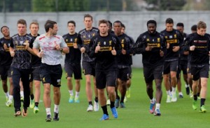 Gerrard lidera el entrenamiento del Liverpool
