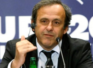 Platini planteó la posibilidad de subir de 32 a 40 el número de clasificados a un Mundial.
