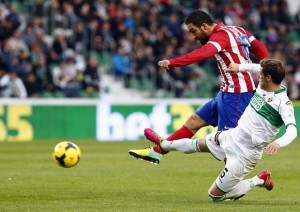 Atleti ya suma 40 puntos al vencer 2-0 al Elche