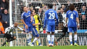 Newcastle vence 2-0 al Chelsea