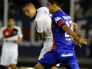 Tigre le ganó a Newell's y lo bajó de la punta del torneo Inicial.