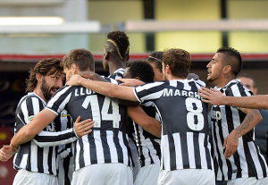 LA juve es líder tras derrotar con goles de llorente y tévez al livorno