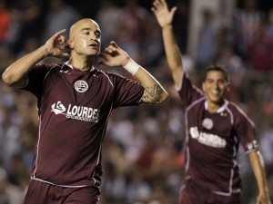 Lanús ganó a domicilio en Asunción.
