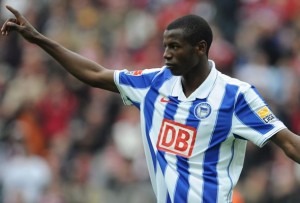 Hertha Berlín sorprende al Borussia en Dortmund.