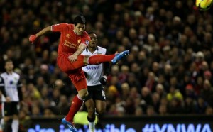 El Liverpool golea al Norwich de la mano de Luis Suárez.