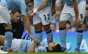 Sergio Agüero estará fuera un mes por lesión.