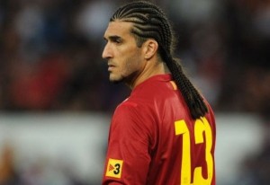 Pinto revela su inmensa cabellera en las redes sociales