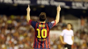 Messi corre, toca balón y recibe premio mientras se recupera
