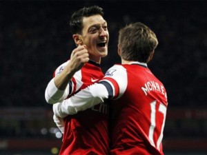 Arsenal le gana al Hull City y conserva su diferencia con el Chelsea.