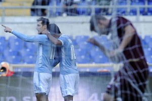 Lazio vence 2-0 al livorno y se reencuentra con la victoria