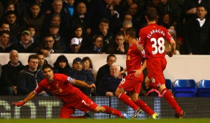 Liverpool vapulea al Tottenham con un inspirado Suárez.