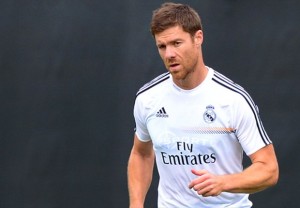 Real Madrid tendrá de baja a Xabi Alonso por lesión en el oído izquierdo.