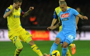 Sobre la hora Napoli rescata un punto en San Paolo.