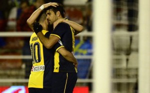 Atlético gana y es líder provisional