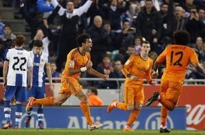 Real Madrid se acerca al Barca y Atleti con la victoria ante Espanyol