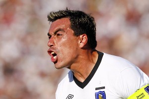 Colo Colo anunció la llegada de Esteban Paredes.