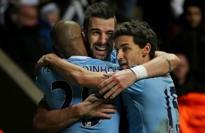 El City ganó y sigue a un tiro del Arsenal.