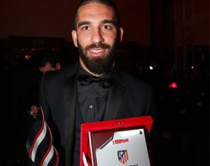 Turan recibe premio en turquía