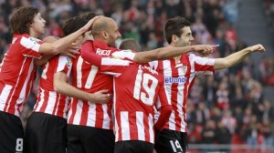 Bilbao celebra gol en la victoria en el nuevo san mamés ante el almería