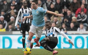 Nasri es lesionado por el francés Yanga-Mbiwa