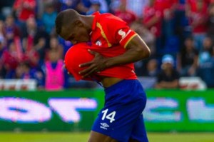Luis Amaranto Perea celebra gol con el Cruz Azul