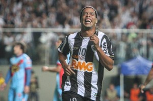 Ronaldinho continúa en el cuadro galo