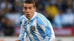 Nicolás Otamendi jugará con Valencia por las próximas cinco temporadas