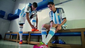 Crece en amplia proporción el número de ventas de la camiseta de Argentina