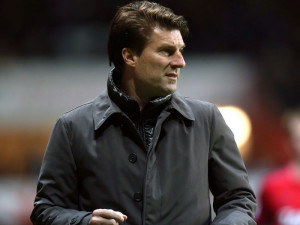 Directivas del Swansea relevan del cargo a Laudrup como DT