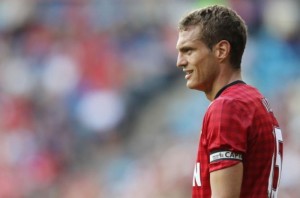Nemanja Vidic anunció su salida del club