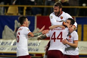 Bolgna sucumbe ante la Roma y se acerca a la zona de descenso